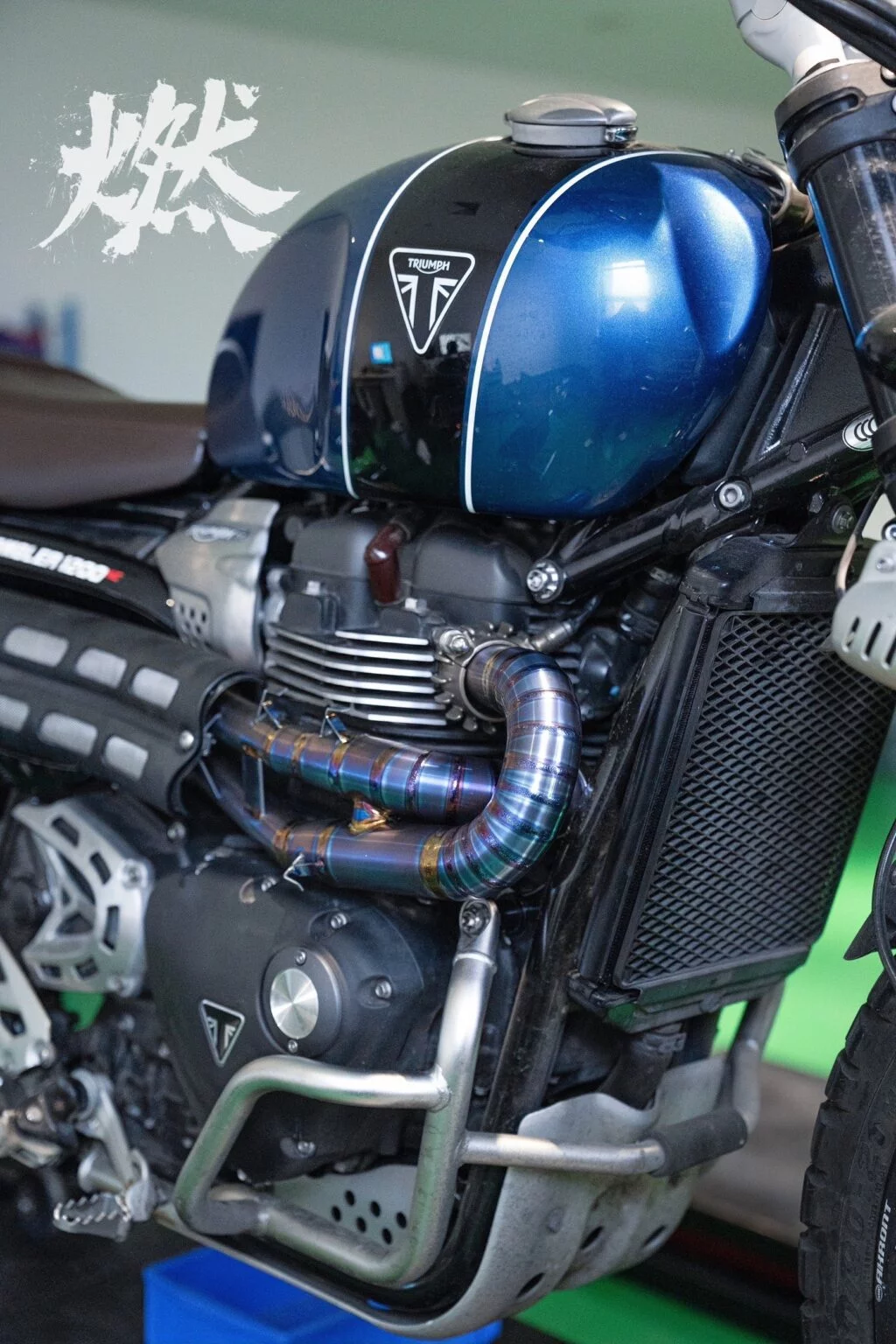 Triumph Scrambler 1200 XE Titanium front exhaust