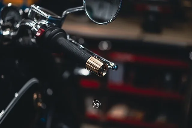 R18 BMW Badge and Bar End Kit - Image 4